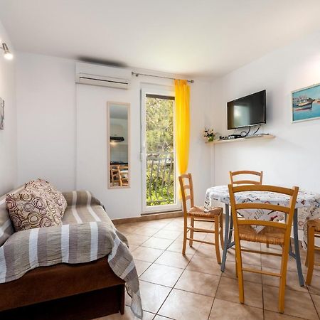 Apartments With A Parking Space Baska, Krk - 13907 Bilik gambar