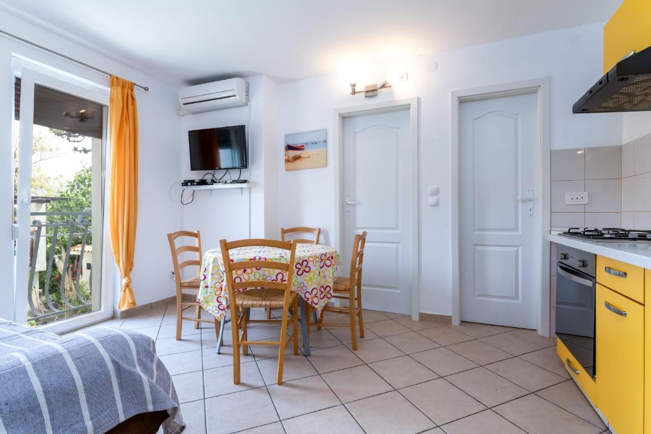 Apartments With A Parking Space Baska, Krk - 13907 Luaran gambar