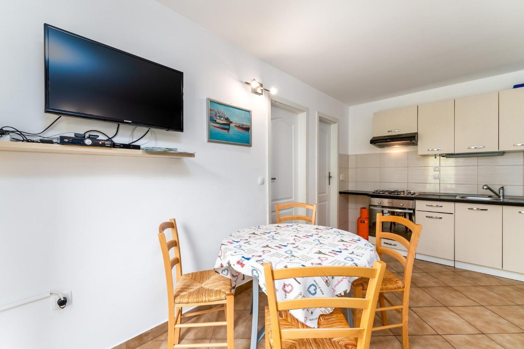Apartments With A Parking Space Baska, Krk - 13907 Bilik gambar